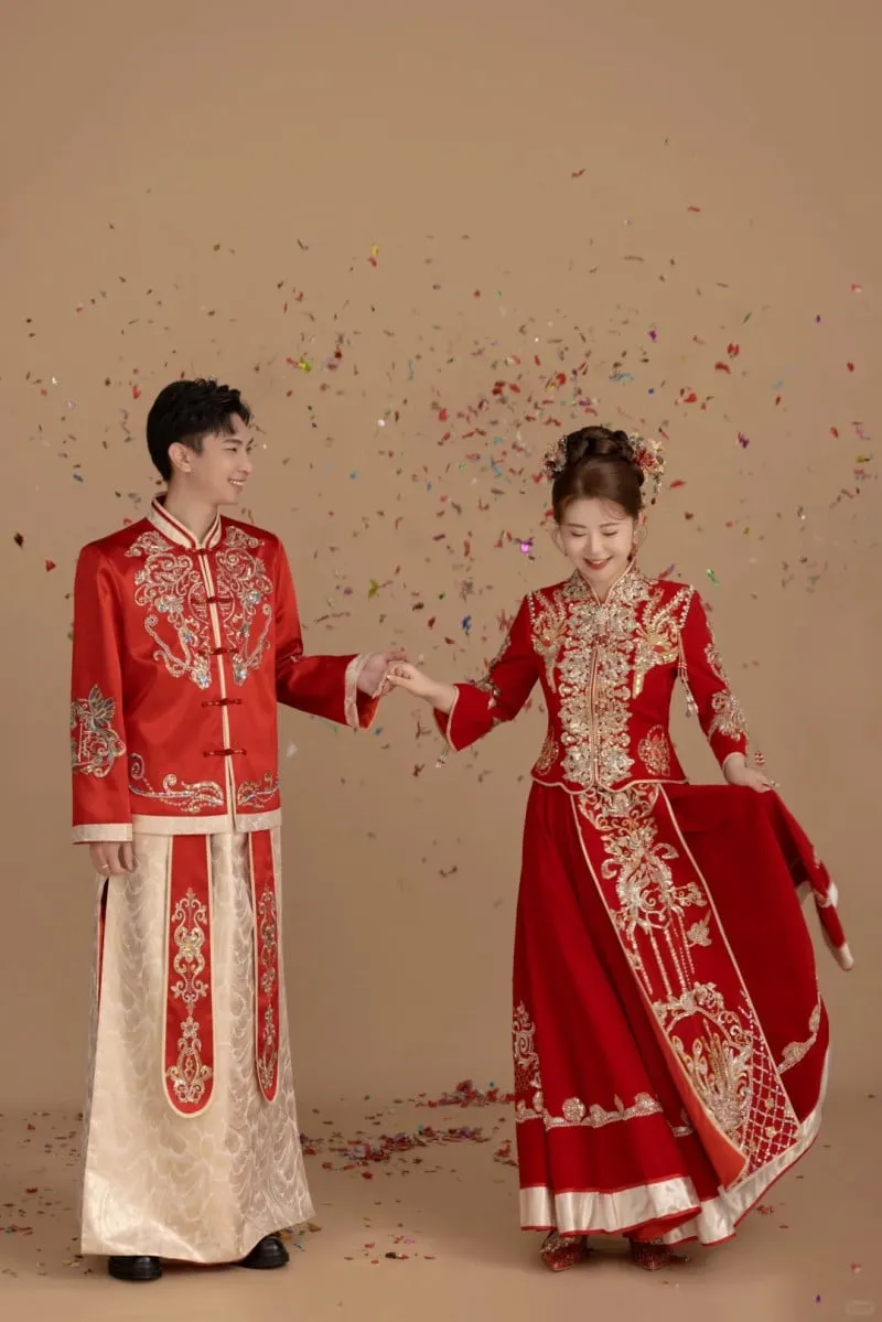 Trang phục dân tộc Hoa trong dịp lễ cưới với sắc đỏ đặc trưng.