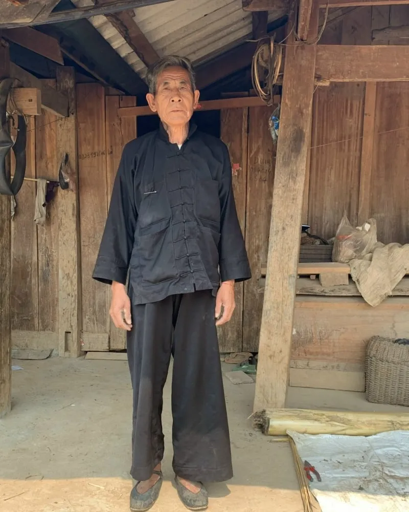 Trang phục đơn giản thường ngày của nam giới dân tộc Hoa.