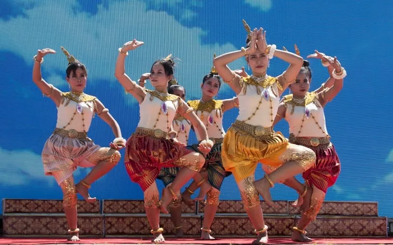 Trang phục truyền thống dịp lễ hội của người Khmer