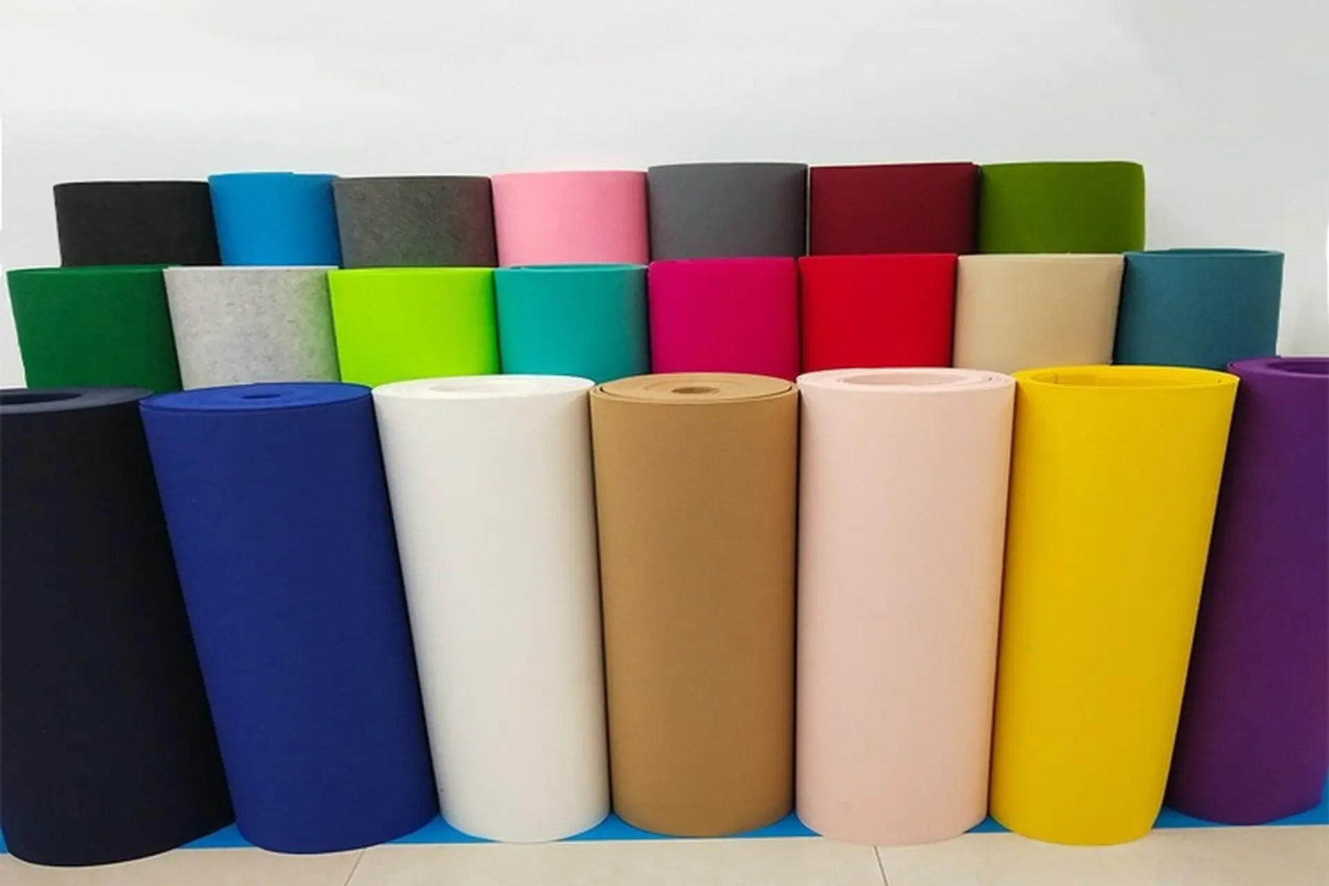 Vải felt được làm bằng cách nén sợi dưới tác động của nhiệt và áp lực